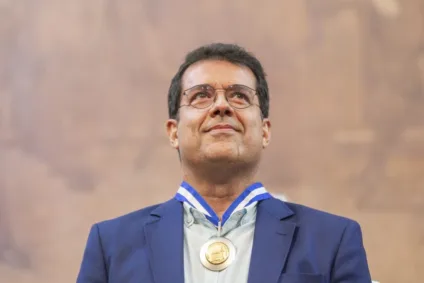 Alerj homenageia André Trigueiro com a Medalha Tiradentes