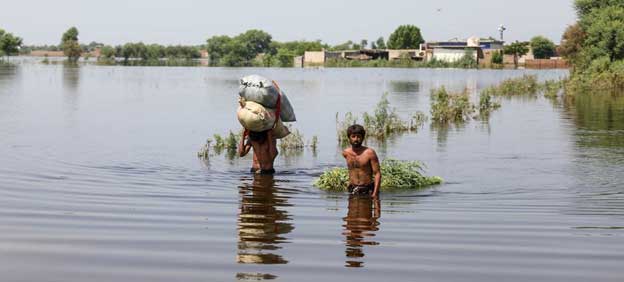 Uma aldeia inundada em Matiari, na província de Sindh, no Paquistão. Crédito: UNICEF/Asad Zaidi