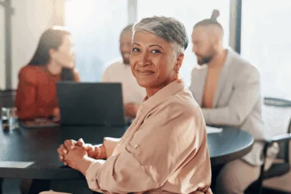 Mulheres 50+ redesenham o mercado de trabalho com alta nas taxas de emprego