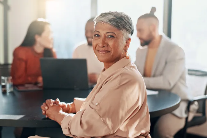 Mulheres 50+ redesenham o mercado de trabalho com alta nas taxas de emprego